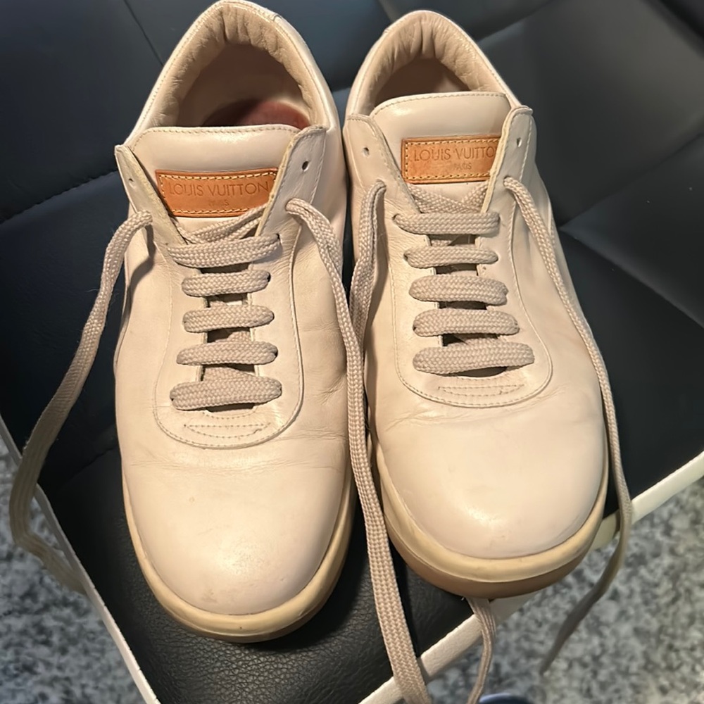 LOUIS VUITTON GENTLY WORN LADIES SNEAKERS…VINTAGE LV…LEATHER 100% AUTHENTIC